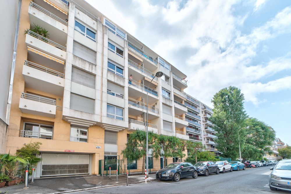 1 bed Property For Sale in Nice,  - 15