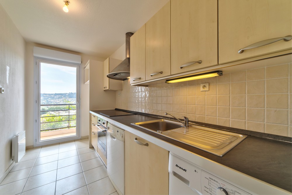 1 bed Property For Sale in Outside Nice,  - 4