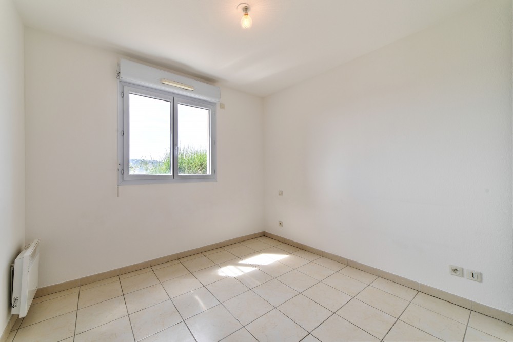 1 bed Property For Sale in Outside Nice,  - 6
