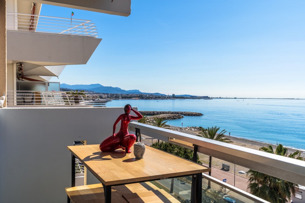 2 bed Property For Sale in Outside Nice,  - 2