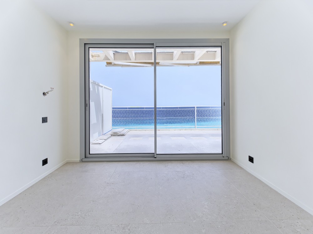 2 bed Property For Sale in Nice,  - 9