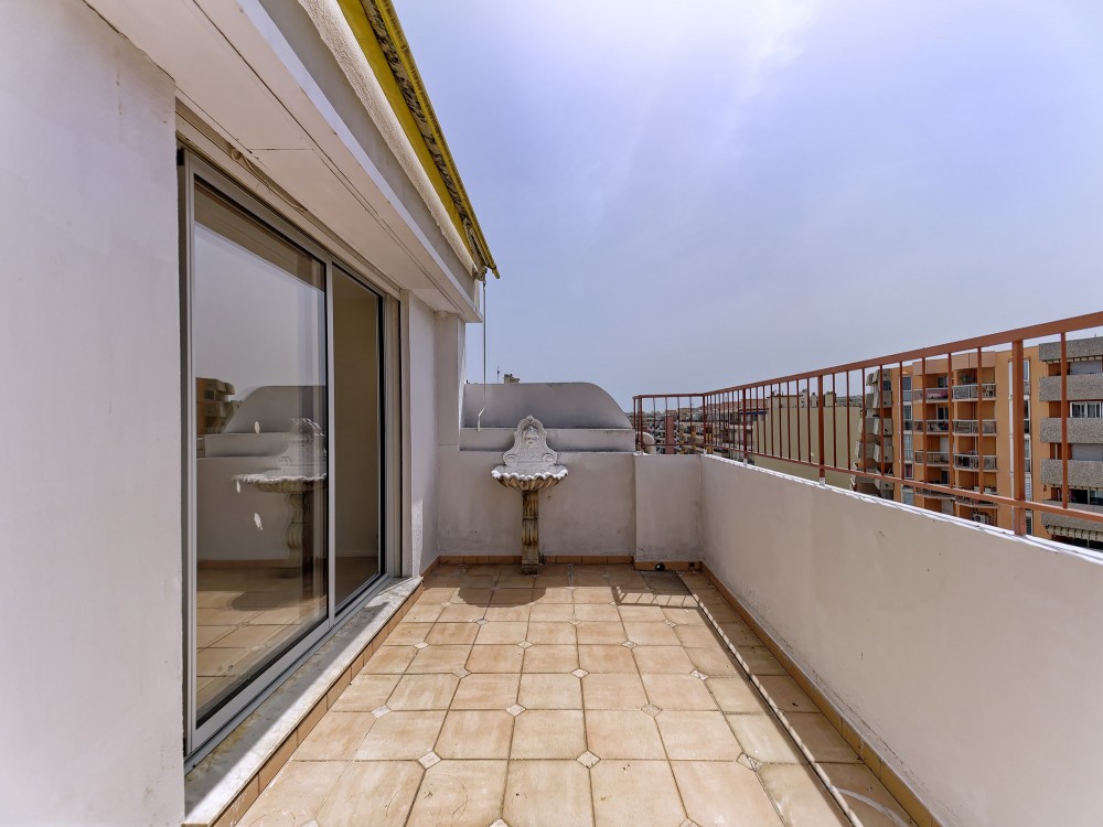 2 bed Property For Sale in Nice,  - 17