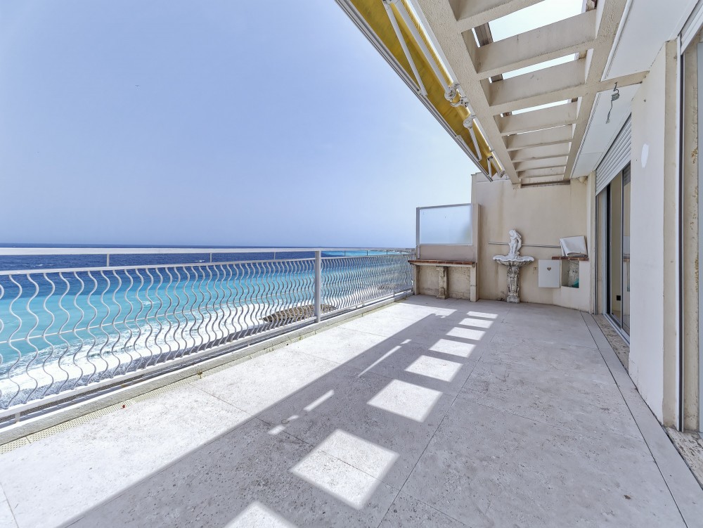2 bed Property For Sale in Nice,  - 19