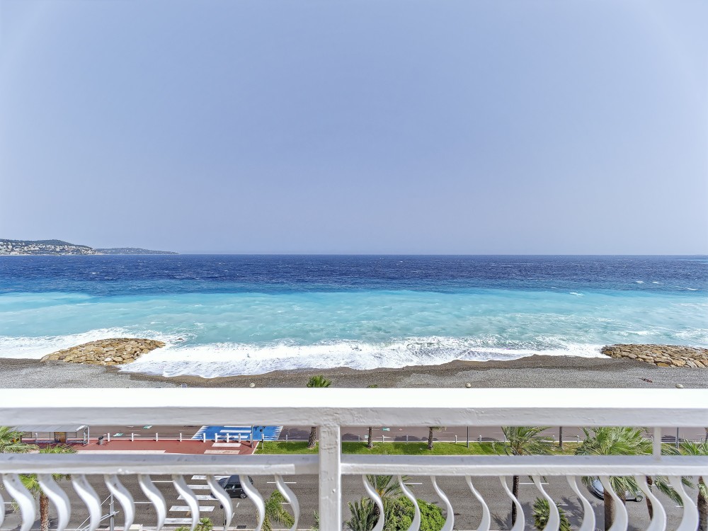 2 bed Property For Sale in Nice,  - 20