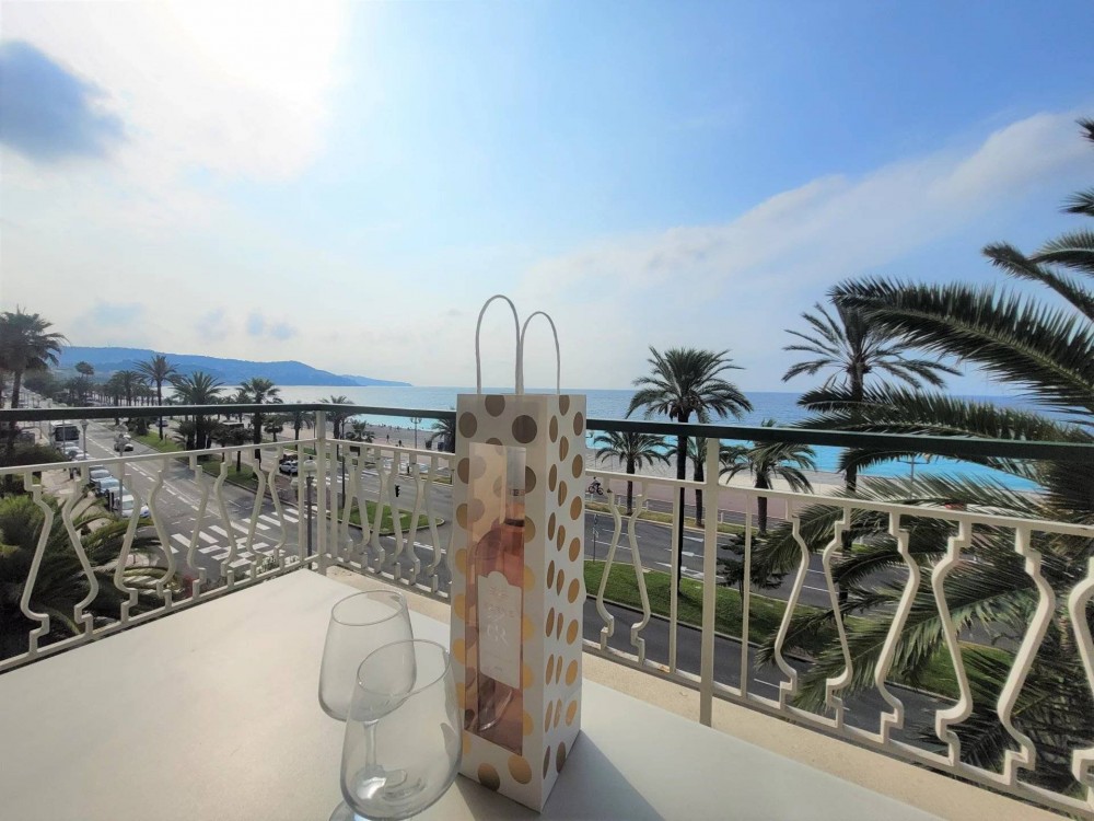 1 bed Property For Sale in Nice,  - 8