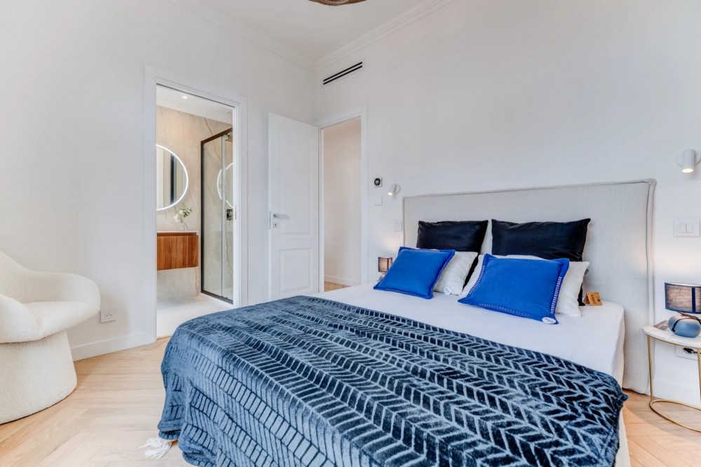 3 bed Property For Sale in Nice,  - 6