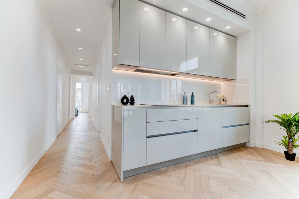 3 bed Property For Sale in Nice,  - 7