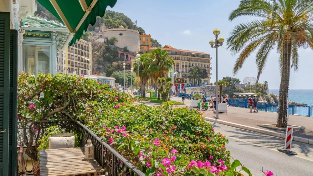 3 bed Property For Sale in Nice,  - 2