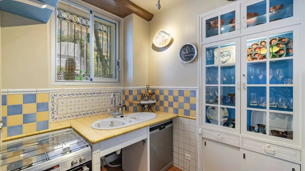 3 bed Property For Sale in Nice,  - 12