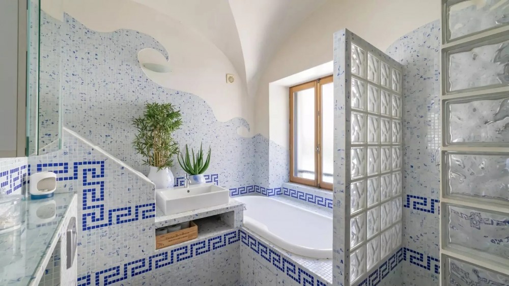 3 bed Property For Sale in Nice,  - 10
