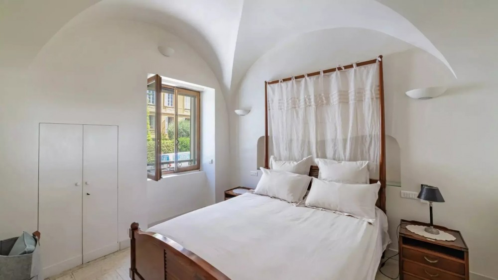 3 bed Property For Sale in Nice,  - 9