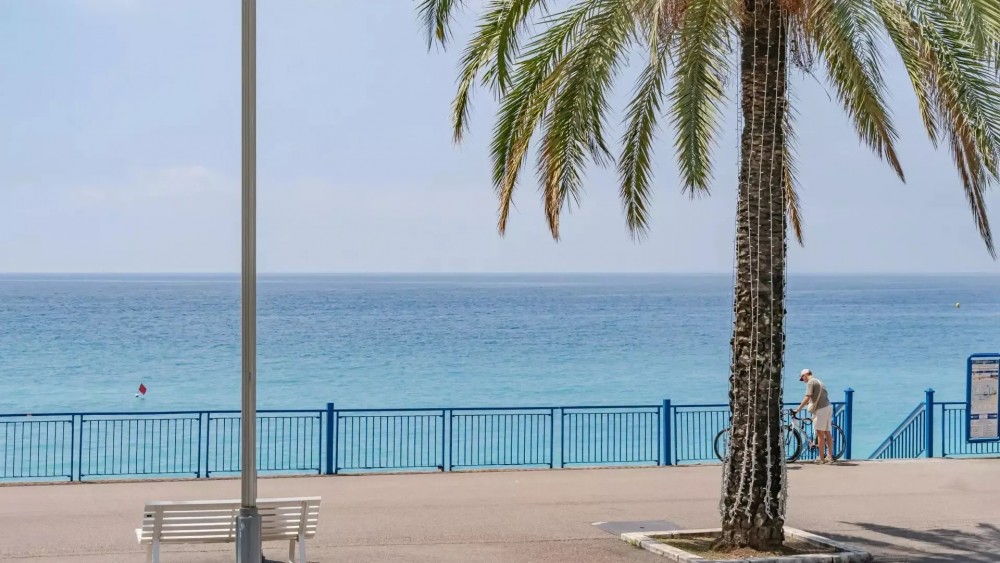 3 bed Property For Sale in Nice,  - 4