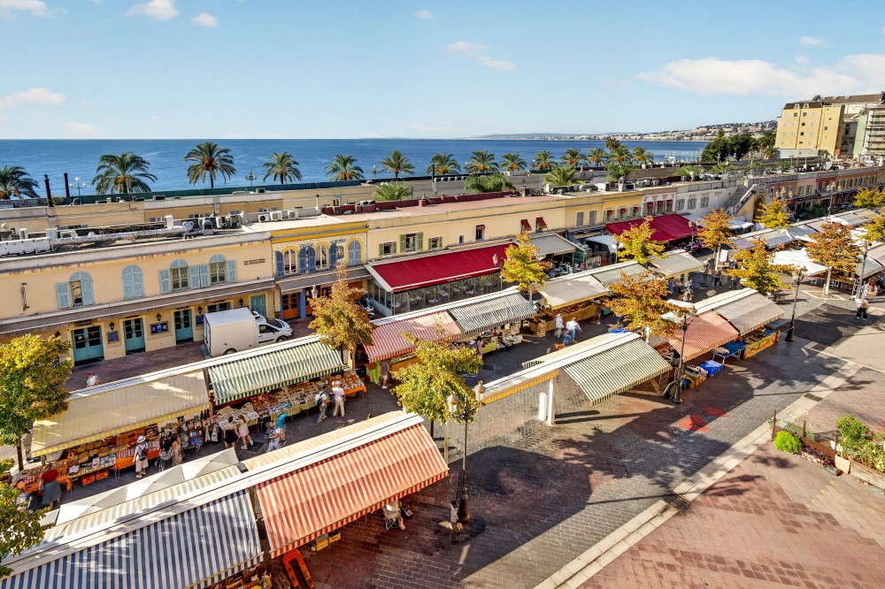 2 bed Property For Sale in Nice,  - 13