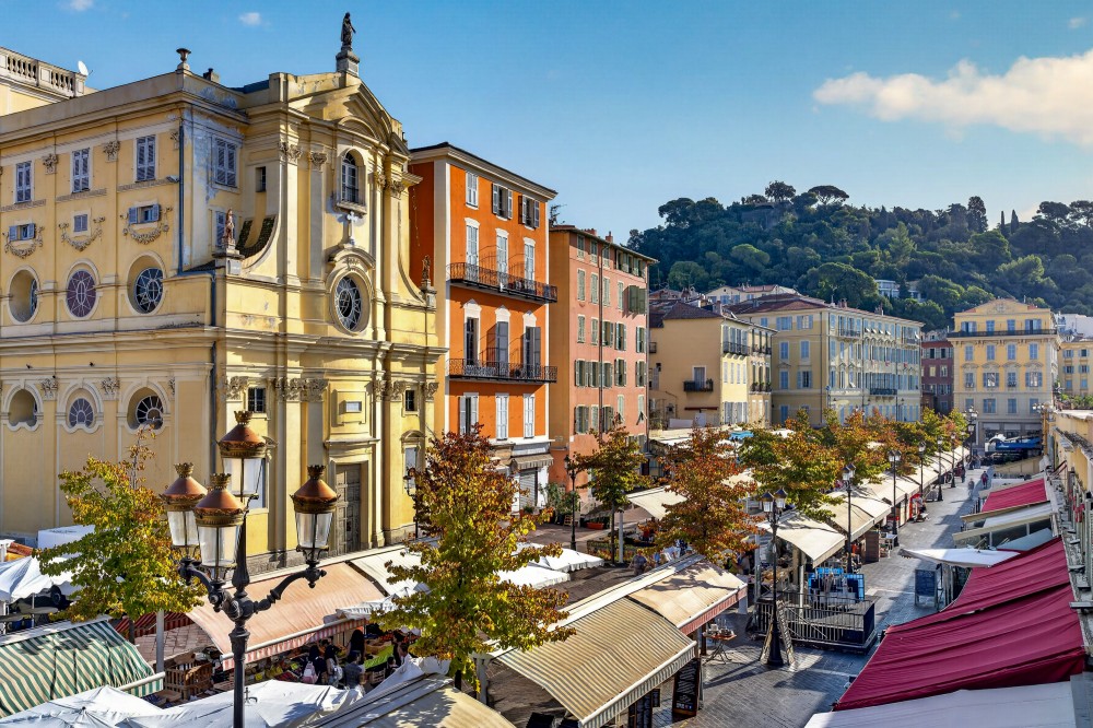 2 bed Property For Sale in Nice,  - 3