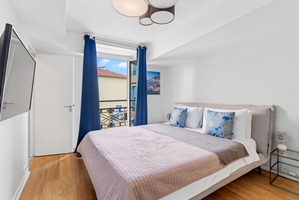 2 bed Property For Sale in Nice,  - 9