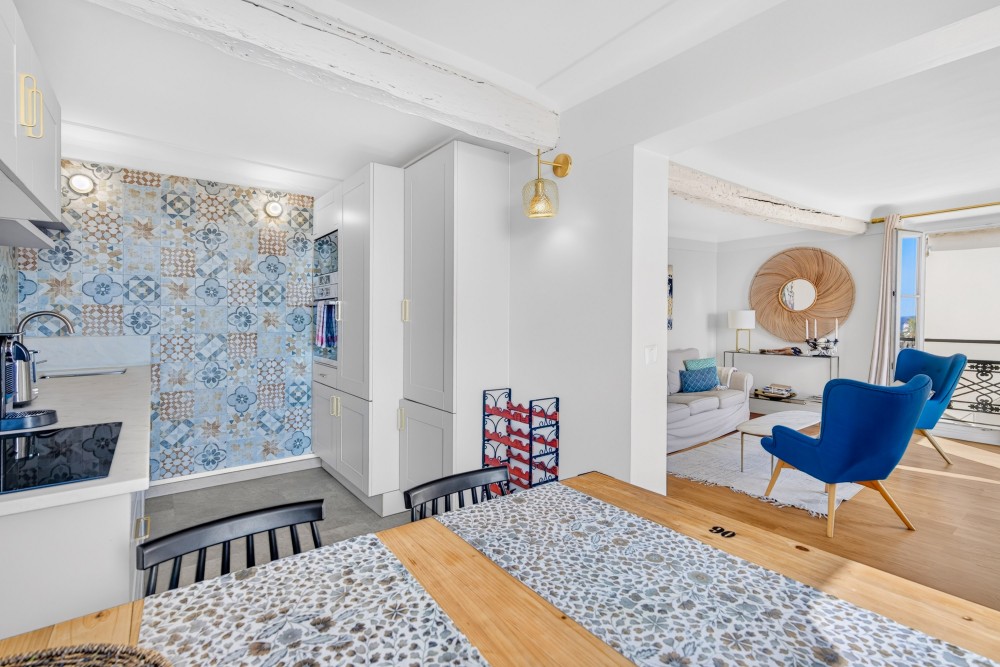 2 bed Property For Sale in Nice,  - 5