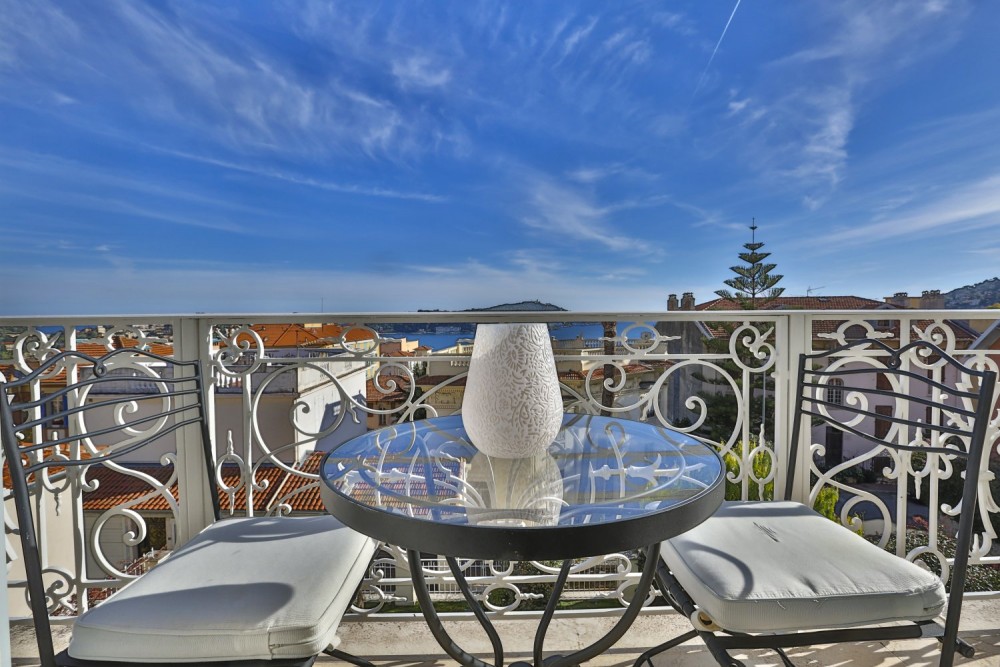 3 bed Property For Sale in Outside Nice,  - 4