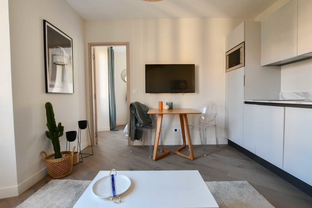 1 bed Property For Sale in Nice,  - 2
