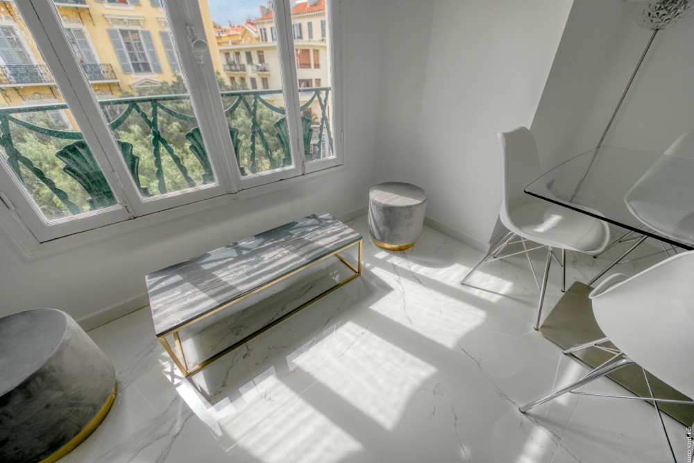 2 bed Property For Sale in Nice,  - 21