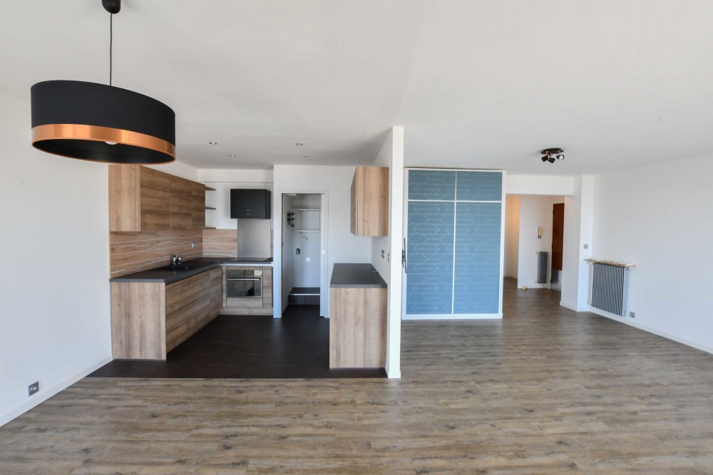 2 bed Property For Sale in Outside Nice,  - 9