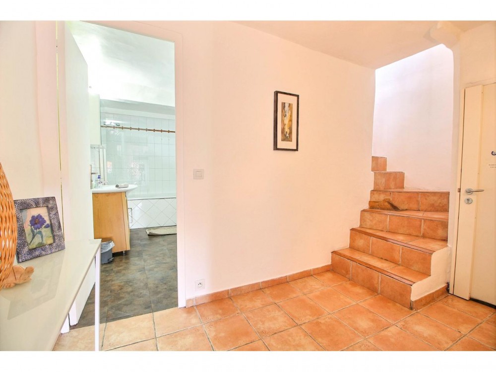 2 bed Property For Sale in Nice,  - thumb 6