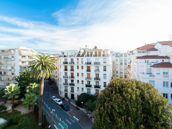 2 bed Property For Sale in Nice,  - 12