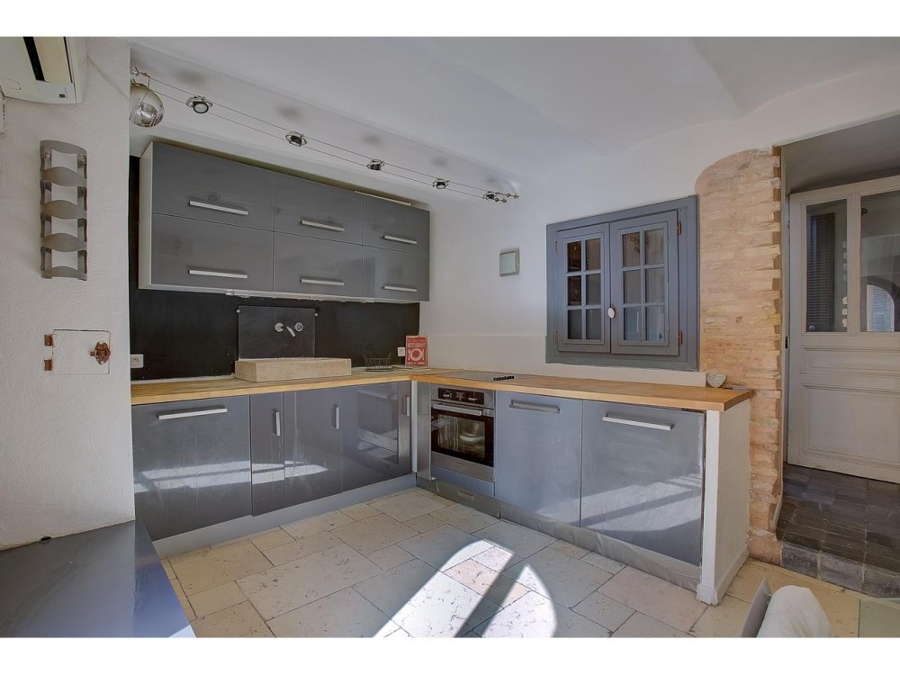 1 bed Property For Sale in Nice,  - 5