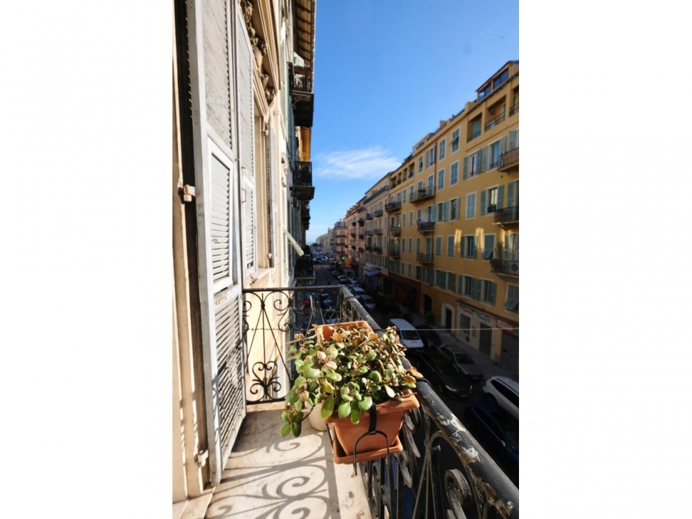 2 bed Property For Sale in Nice,  - thumb 3