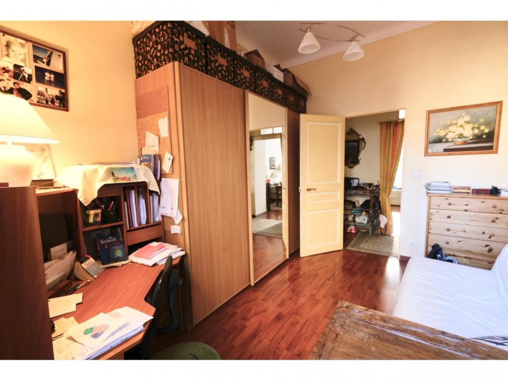 2 bed Property For Sale in Nice,  - 8